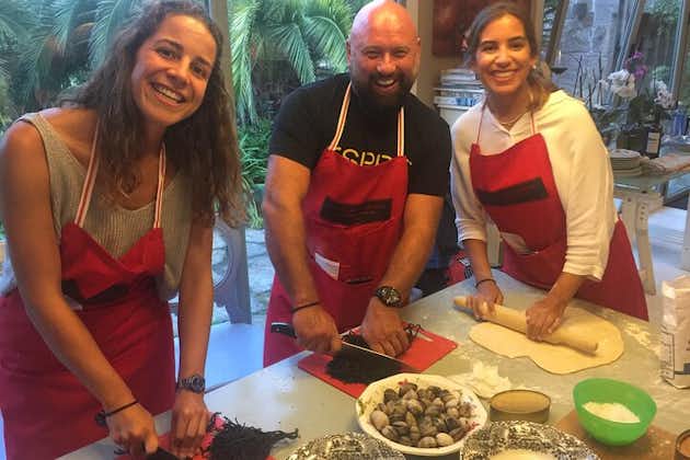 Meeslepende Baskische kookcursus voor kleine groepen in Bilbao met open bar