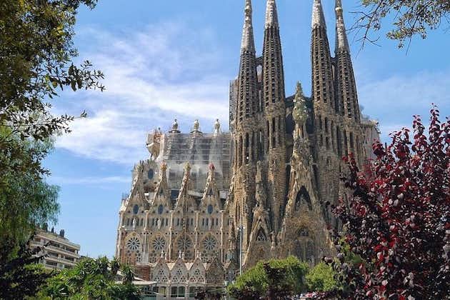 Montserrat, Sagrada Familia og Barcelona privat tur - fra Salou/Tarragona