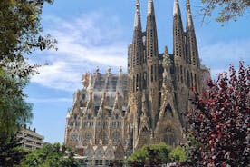 Montserrat, Sagrada Familia & Barcelona privat rundtur - från Salou/Tarragona