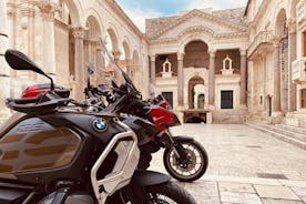 Hyr en motorcykel med Desmo Adventure och utforska Dalmatien på motorcykeln