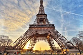 Eiffelturm-Ticket mit bevorzugtem Eintritt mit Gastgeber