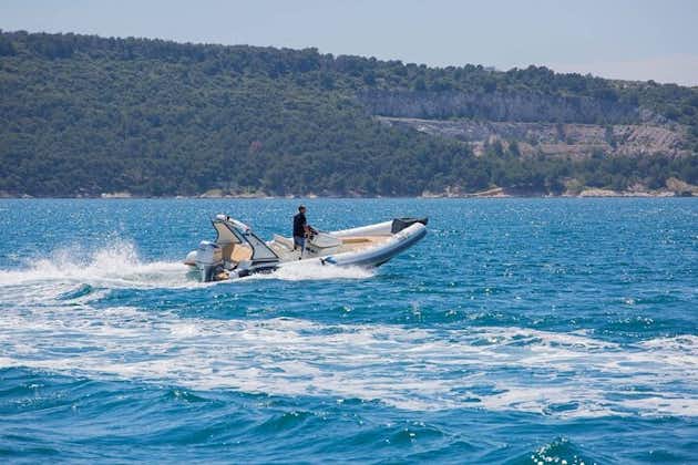 Excursion privée d'une journée en bateau à Trogir, Blue Lagoon et l'île de Šolta
