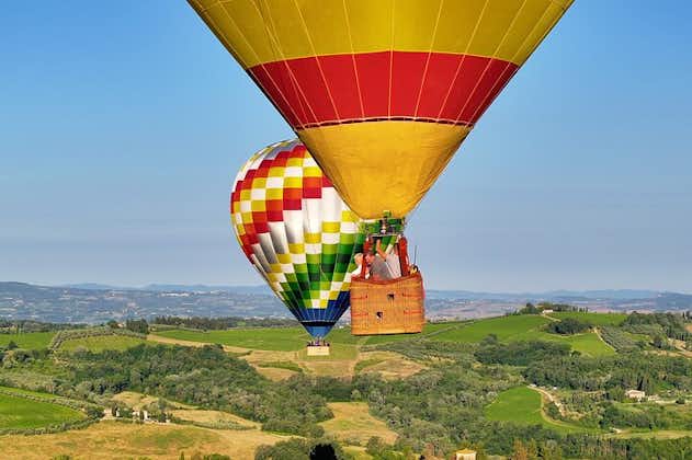 Tour privado: Vuelo en globo aerostático de la Toscana con transporte desde Florencia