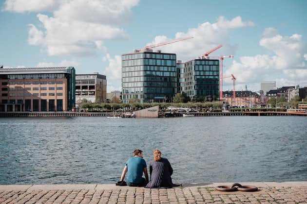 地元ガイドが案内するコペンハーゲンの建築物を巡る独占プライベート ツアー
