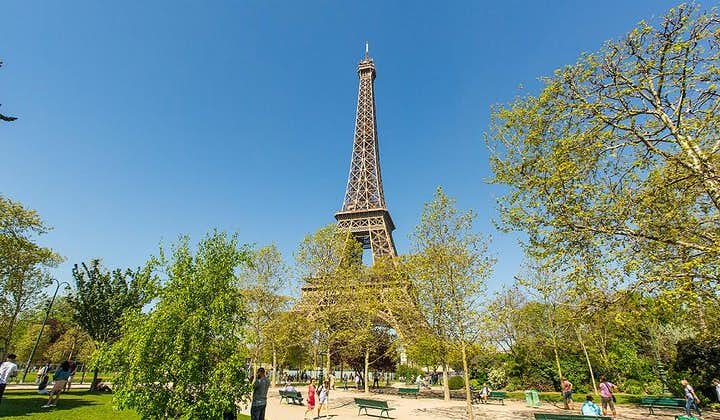 Eiffel Tower Skip the Line and Small Group Tour with Summit Access by Elevator 