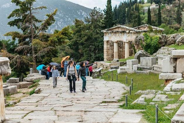 Från Aten: Heldagsbussresa till Delphi och Arachova
