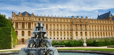 Versailles Palace Live Tour with Gardens Access from Paris