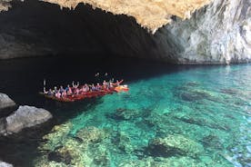 Tour de día completo en kayak de mar en Lefkada