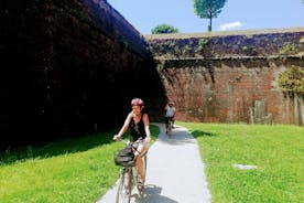 Opastettu Luccan kierros sähköpyörällä tai kaupunkipyörällä