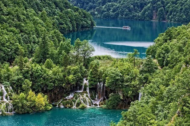 Excursion d'une journée aux lacs de Plitvice avec promenade panoramique en bateau - BILLET INCLUS