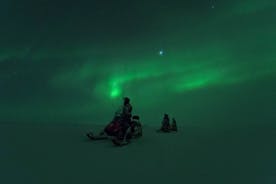 Northern Light Safari av snøscootere fra Levi