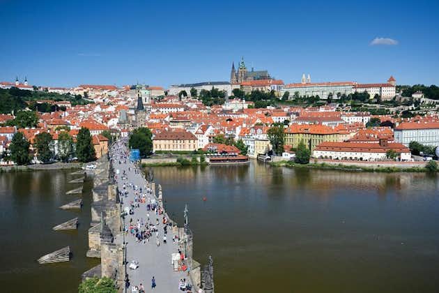 プラハ城と旧市街を巡る半日のプライベートカスタムツアー
