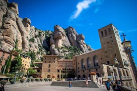 Excursión en tierra en Barcelona: excursión privada de un día a Montserrat y circuito de cava desde Barcelona