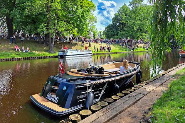 Experiência de passeio de barco privado em Riga (Canal da cidade e Daugava)