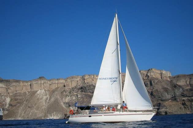 Santorini Oia: Private Sailing Yacht Cruise with Meal and Drinks