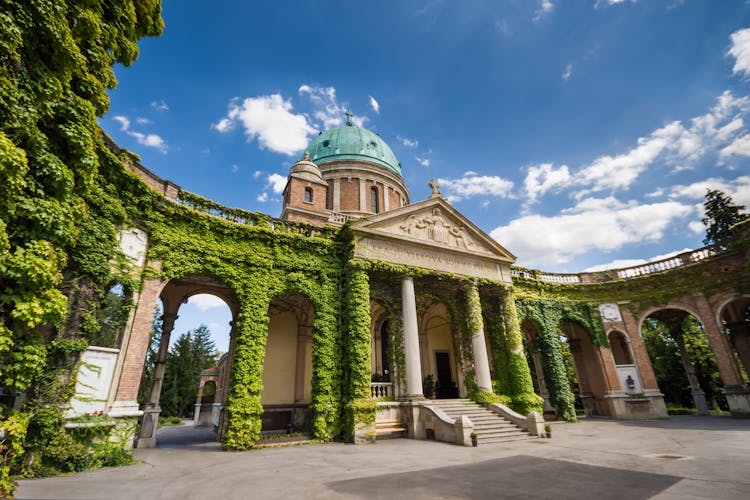Photo of entrance to Mirogoj cemetery with Church of King Christ in Zagreb.