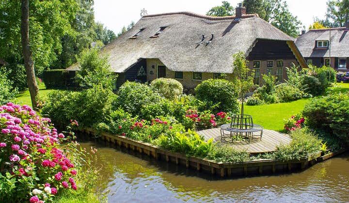 Private Self Guided Walking Tour in Giethoorn with your Phone