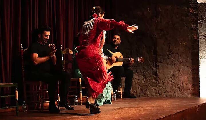 Soirée de flamenco haut de gamme en petit groupe à Barcelone avec dîner gastronomique