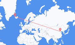 Vluchten van de stad Peking naar de stad Ísafjörður