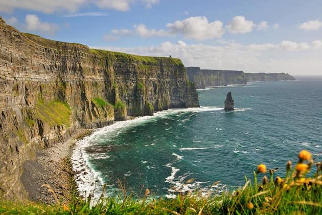 Dagsferð Cliffs of Moher og Burren, þar á meðal Dunguaire-kastali, Aillwee-hellir og Doolin frá Galway