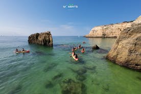 Skoðaðu Algarve Caves & Wild Beaches Kayak Tour með litlum hópi