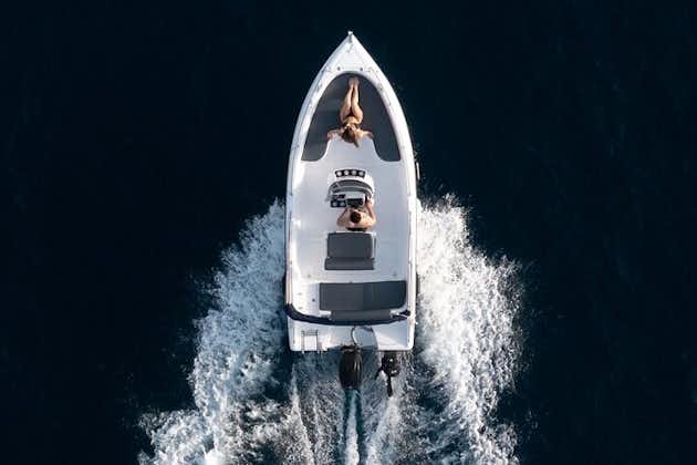Santorini licensfri båtuthyrning: Var kapten för en dag