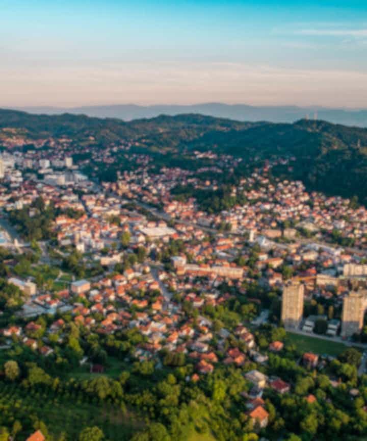 Coches medianos de alquiler en Tuzla, Bosnia y Herzegovina