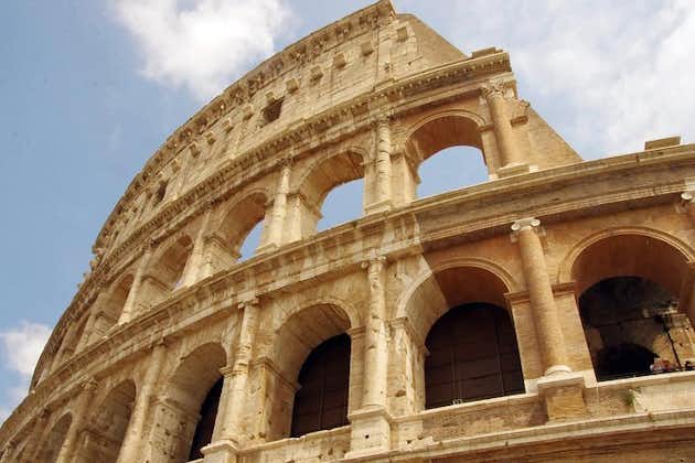 Transfert privé de Milan à Rome avec 2h d'arrêts touristiques, chauffeur local