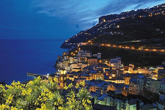 Transfiera la costa de Amalfi con parada y espere 2 horas Pompeya o Herculano o Vesubio