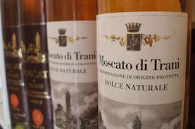 Tour privado: recorrido a pie Trani con cata de vinos Moscato