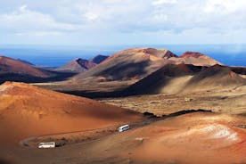 Lanzarote Volcano and Wine Region Tour från Fuerteventura
