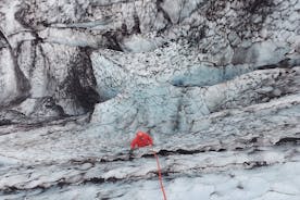 Isklättring och glaciärvandring i små grupper i Solheimajökull