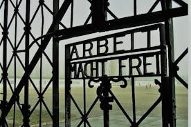 Vollständige Dachau-Tour in kleiner Gruppe von München aus mit dem Zug