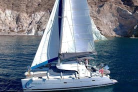 Infinity Blue Semi Private Sunset Cruise með máltíð á Santorini