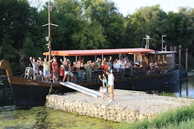 Kupa River Cruise i den traditionella Žitna lađa-båten i Karlovac