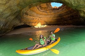 BENAGIL-Höhlenkajaktour bei Sonnenaufgang ab Carvalho Beach mit 4K-Fotos