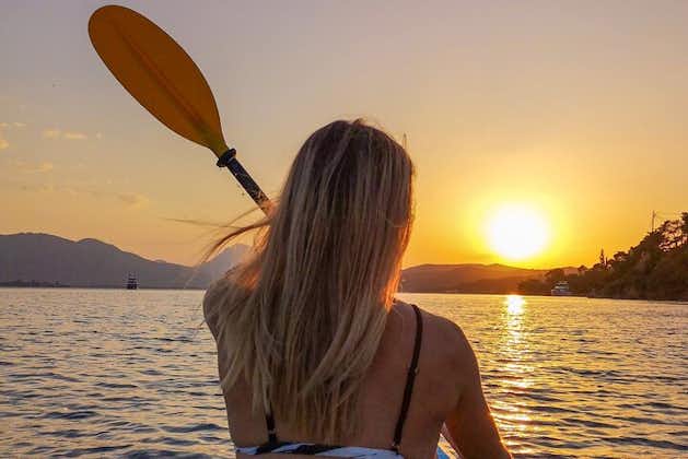 Mágico kayak al atardecer en Poros