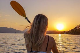 Coucher de soleil magique sur le kayak à Poros