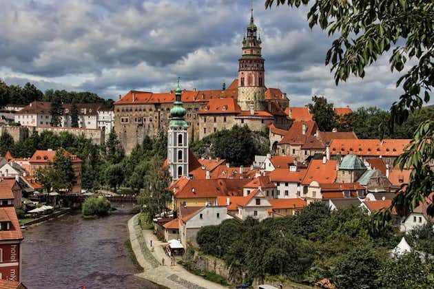 Однодневная поездка в Чески-Крумлов и замок Глубока с традиционным чешским обедом