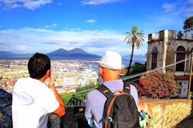 Panoraamakävelykierros Napolissa salaisten portaiden ja rikkaiden ja köyhien kaupunginosien välillä