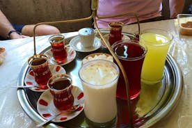 Istanbuls rika historia och kultur diskuterade över drycker