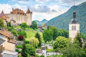 Middeleeuwse stad Gruyères, kaasmakerij en Maison Cailler Tour vanuit Bern