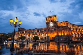 Promenade du café du soir dans la chaude Erevan
