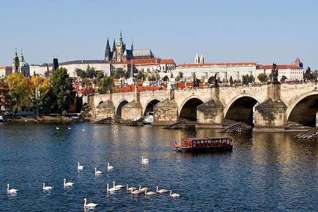 Visite privée à pied d'une demi-journée de Prague incluant une croisière sur la rivière