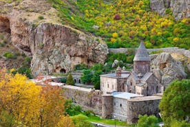 Tour grupal: templo pagano de Garni, monasterio de Geghard, lago Sevan, Sevanavank