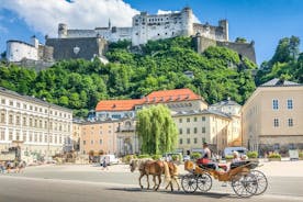 Jogo de fuga ao ar livre no som da música em Salzburgo