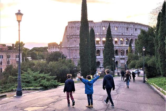 MINI WOW TOUR privado en Roma: Coliseo y Vaticano, coche de lujo, guía, entradas, almuerzo