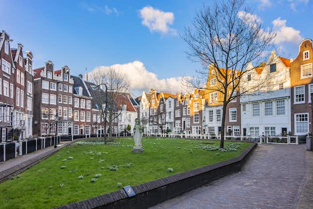 photo of cityscape in Begijnhof, Amsterdam. Begijnhof is one of the oldest inner courts in the city of Amsterdam, the Netherlands.