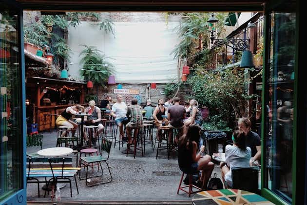 La rovina segreta Bar Crawl a Budapest con un locale