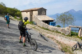 Lac de Garde : visite en vélo électrique de Malcesine à Campo, le village fantôme